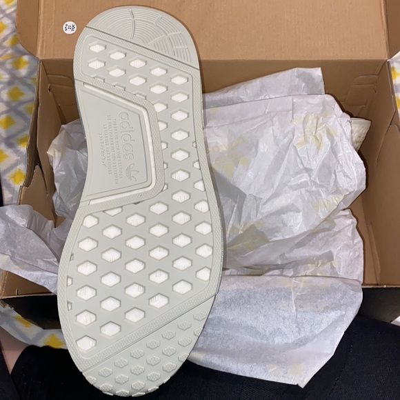 Adidas NMD _R1 women size 9 - Picture 4 of 7